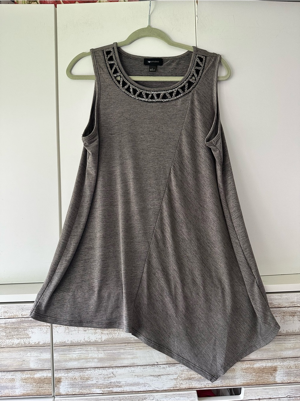 ✨ AB Studio Embellished Asymmetrical Hem Sleeveless Tunic Top L